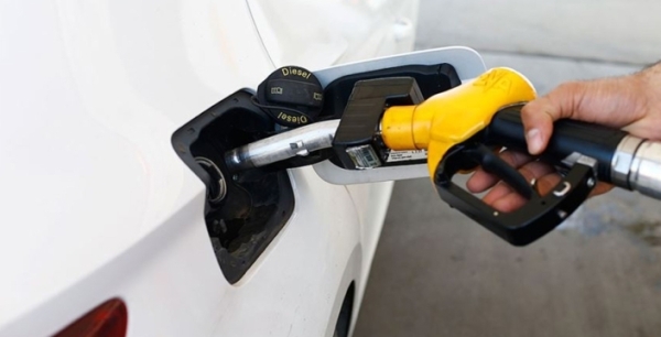 Cuma gecesi pompa fiyatı değişiyor: Çifte indirim geliyor