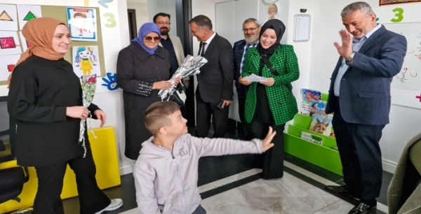 DOSD Meram’da Öğretmenler Gününe çiçekli sürpriz