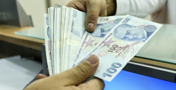 Emeklilere bayram ödemesi bugün: İkramiyeler hesaplara yatıyor