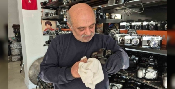 Geçmişin İzleri Düzce'de Canlanıyor: 41 Yıllık Fotoğraf Makinesi Koleksiyonu Göz Kamaştırıyor