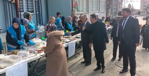 Hüyük’te Filistin’e destek için hayır çarşısı kuruldu