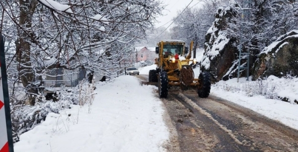 Konya AKOM ilçe ilçe paylaştı: Kar yolları kapladı, ekipler çalışıyor