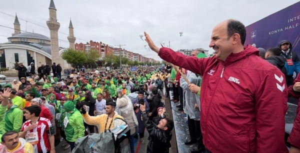 Konya’da dev maraton heyecanı: 56 ülkeden 7 bin 500 sporcu iyilik için koştu