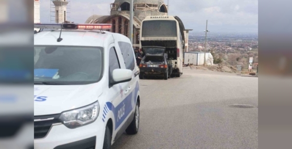 Konya'da korkunç kaza: Otomobil otobüse daldı, sürücü ağır yaralı!