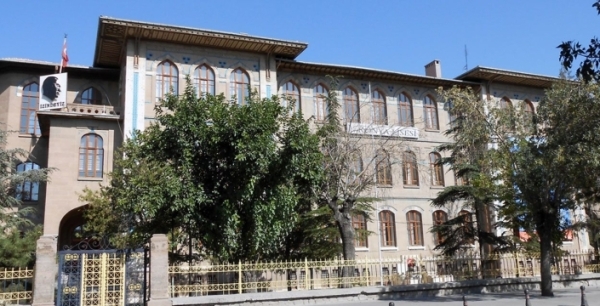 Konya’nın köklü lisesinde öğretmenlere takılan isimler gündem oldu