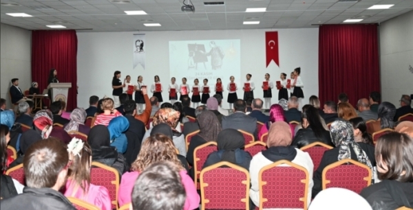 Sarayönü’nde 24 Kasım coşkusu; Eğitimciler unutulmadı