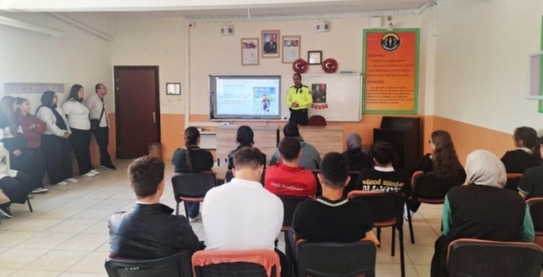 Sarayönü’nde öğrencilere trafik bilinci eğitimi veriliyor