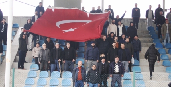 Sarayönü Stadı’nda Ay-Yıldız Coşkusu: İstiklal Marşı hep bir ağızdan okundu