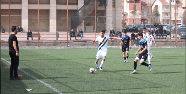 Sarayönüspor defansının yeni sigortası Melih