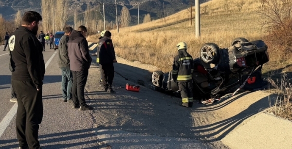 Seydişehir'de şarampole devrilen otomobildeki 2 kişi yaralandı