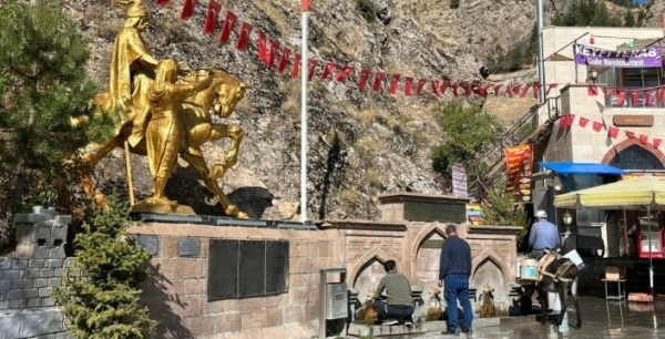 Taşkent’te tarihi Sultan Suyu Çeşmesi’ne mobil kafe hizmeti