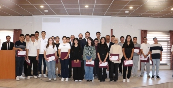 Yunak'ta başarılı öğrenciler ödüllendirildi