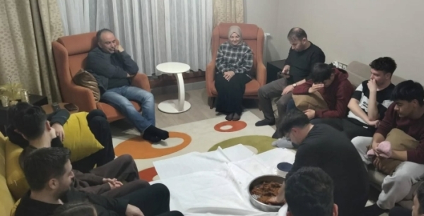 Yurt çocuklarından Müdür Topal’a çiğköfte ziyafeti