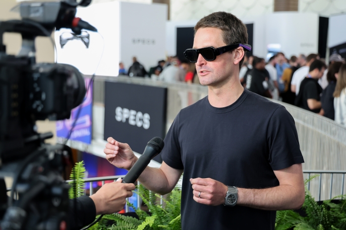 Snap CEO'su akıllı gözlükler için ön sipariş sorularını geçiştirdi: 'Denemek istiyorlar