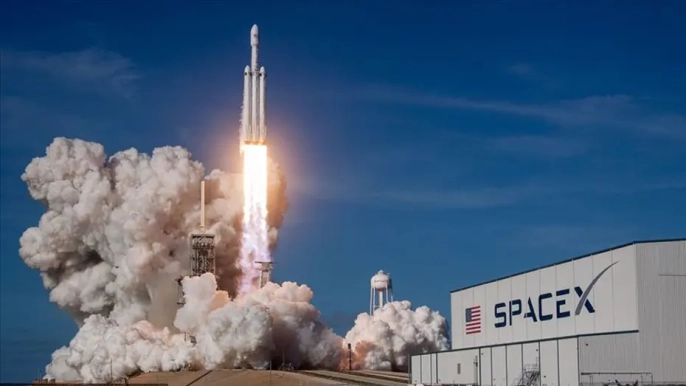 SpaceX, tarihin en büyük halka arzı için borsaya adım atıyor