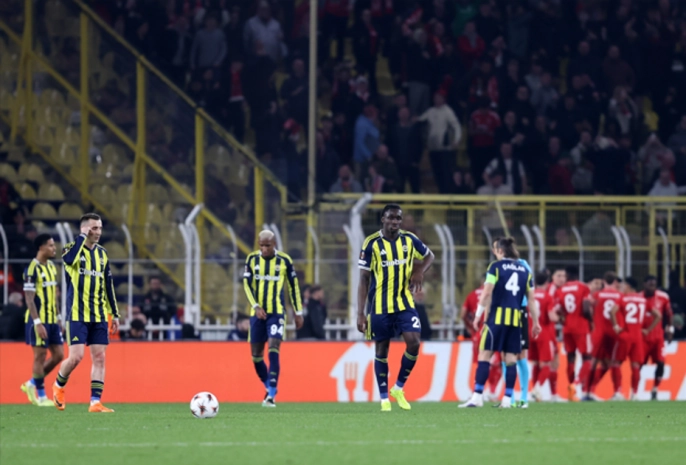 Spor dünyasında kritik anlar: Fenerbahçe'de sakatlık, Galatasaray şampiyonluk peşinde