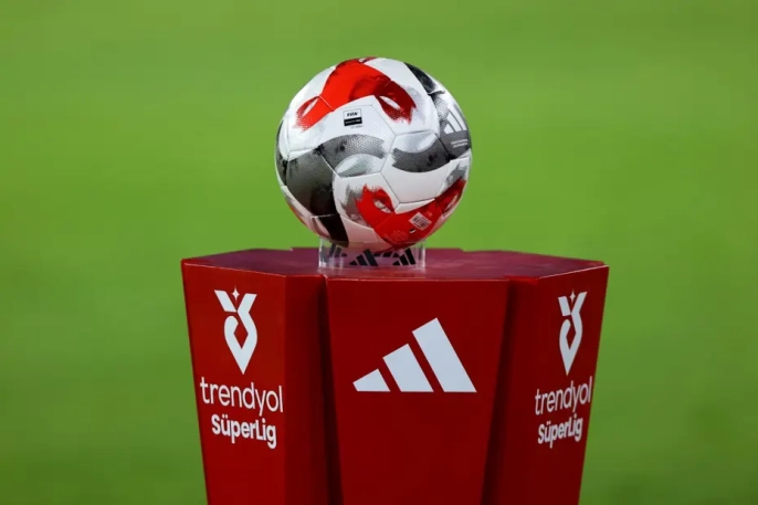 Süper lig'de dev derbi sonucu: Galatasaray liderliğini korudu, Fenerbahçe takipte!