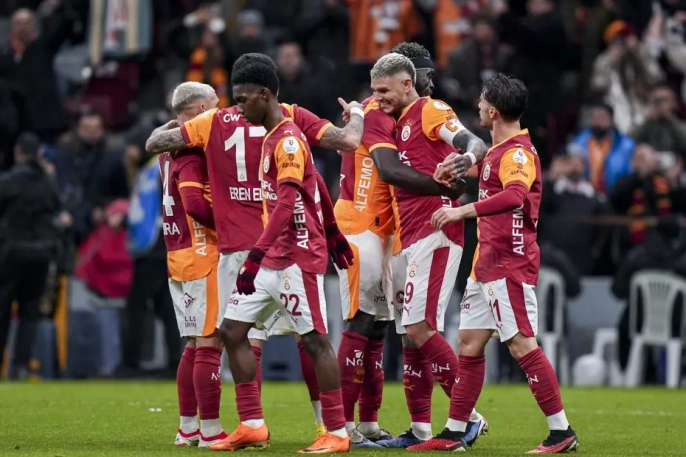 Süper Lig'de Gecenin Özeti: Galatasaray Fark Attı, Fenerbahçe'de Telafi Sınavı Başlıyor!