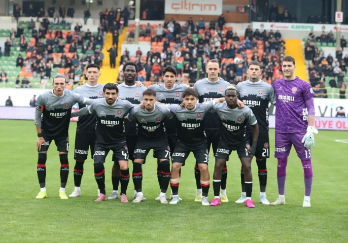 Süper Lig'de şok gelişme: Karagümrük'te tüm teknik heyet sahayı terk etti!