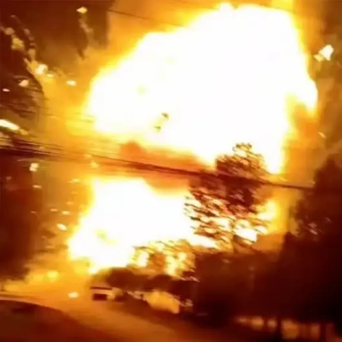 Tayland sınırında mühimmat deposunda büyük patlama: Yangın çıktı