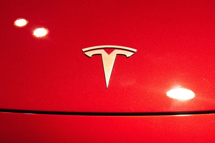 Tesla'dan dev adım: 10 milyonuncu elektrikli otomobil banttan indi!
