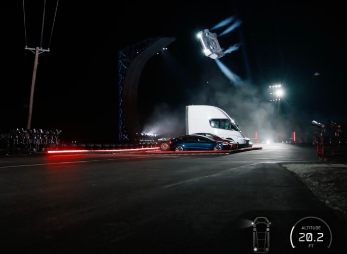Tesla, SpaceX destekli yeni Roadster'ı tanıttı