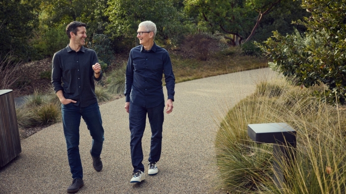 Tim Cook, Apple CEO'luğu görevini devretti