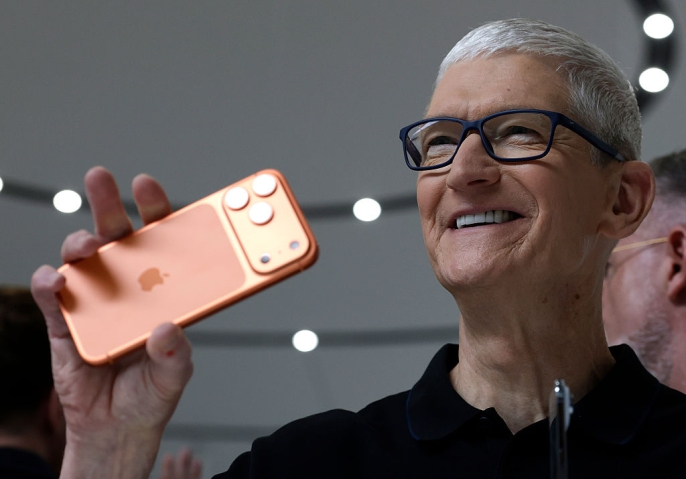 Tim Cook'un Apple'daki 15 yıllık saltanatı sona eriyor: Operasyonel deha mı, yoksa yeni bir çağın başlangıcı mı?