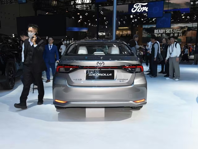 Toyota Corolla makyajlandı: Camry ve Prius esintileriyle geliyor - 2