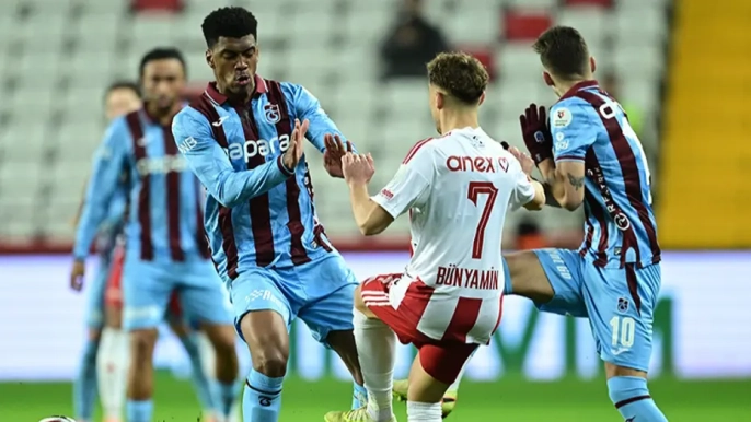 Trabzonspor, Antalya deplasmanında penaltı kaçırdı, 3 puanı bıraktı!