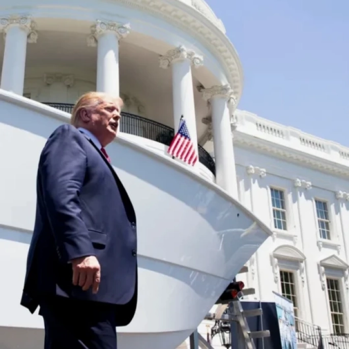 Trump'tan şok itiraf: Hürmüz'de 'korsan' gibiyiz ama oyun oynamıyoruz!