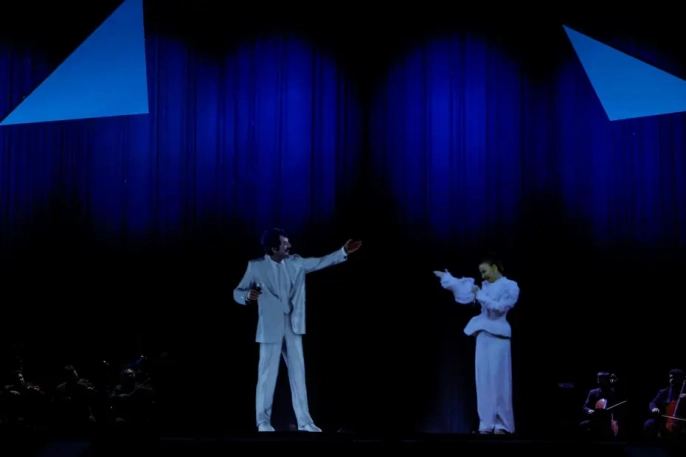 Türk Telekom, 5G devrimini AKM'de Müslüm Gürses hologramıyla başlattı!