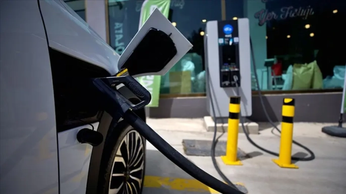 Türkiye'de Elektrikli Otomobil Devrimi: Sayı Bir Yılda İkiye Katlandı, Yeşil Dönüşüm Hız Kazanıyor!