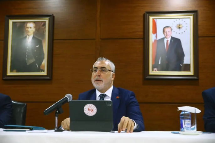 Türkiye ve Azerbaycan yatırımları 38 milyar doları aştı: Bakan Işıkhan'dan Bakü'de müjdeler