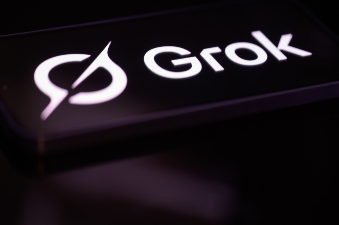 Üvey baba, Grok ile çocukluk fotoğrafını müstehcen hale getirdiğini iddia etti
