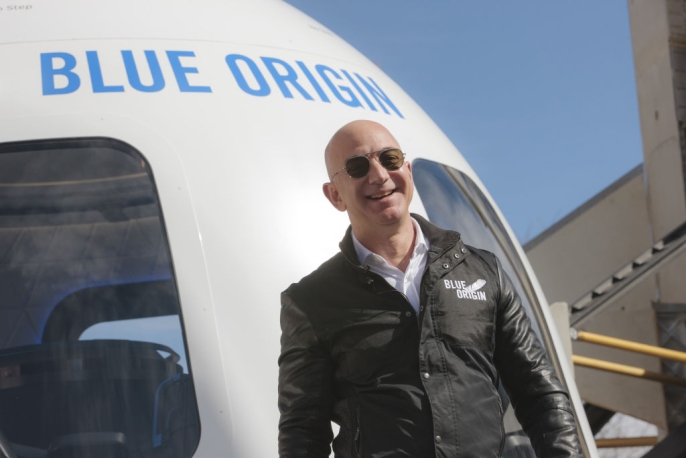 Uzay turizmi ertelendi: Blue Origin Ay'a odaklanıyor, 2 yıl sürecek!