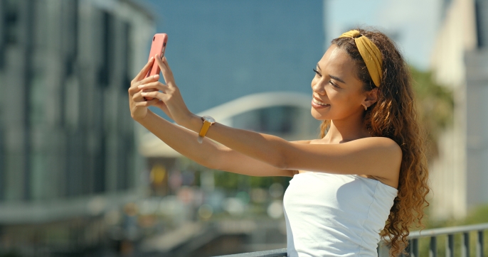 Yapay zeka devinden lüks kaçamak: Influencer'lar eleştiri yağmuruna tutuldu