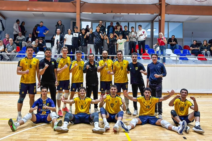 Yenişehir Belediyespor voleybolda ilk maçını kazandı