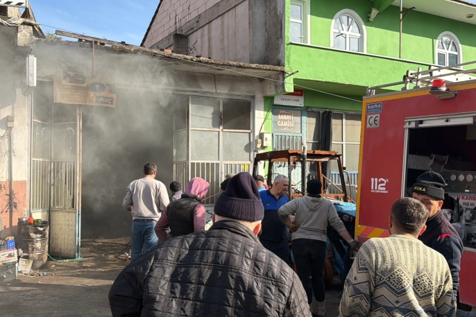 Yığılca sanayi sitesinde traktör tamirhanesinde korkutan yangın!