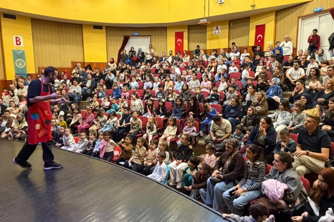 Yıldırım'da çocuklar 'Evden Uzakta' tiyatrosuyla buluştu
