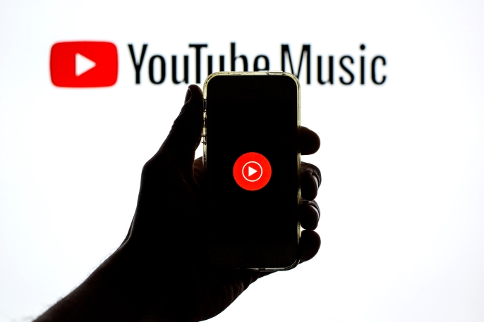 YouTube, Premium kullanıcıları için yapay zeka destekli çalma listesi oluşturucusunu tanıttı